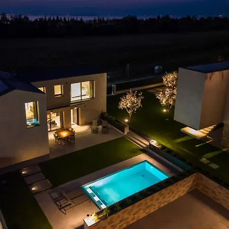 Greghe-lusso Con Piscina Lazise