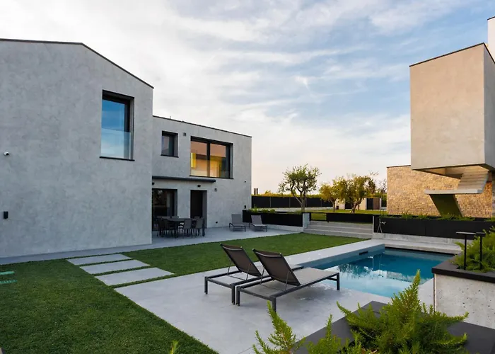 Greghe-lusso Con Piscina