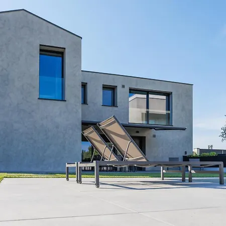 Greghe-lusso Con Piscina