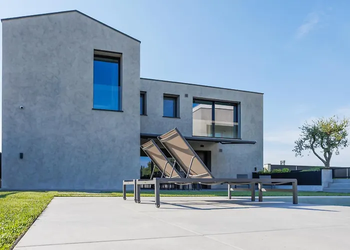 Greghe-lusso Con Piscina