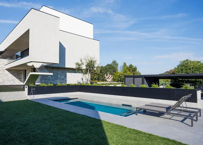 Greghe-lusso Con Piscina